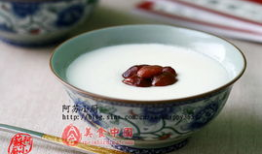 双皮奶的做法视频,轻松学会传统甜品制作技巧